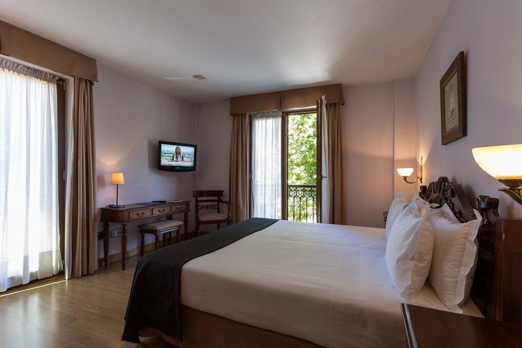 Ayre Hotel Alfonso II Овьедо Экстерьер фото