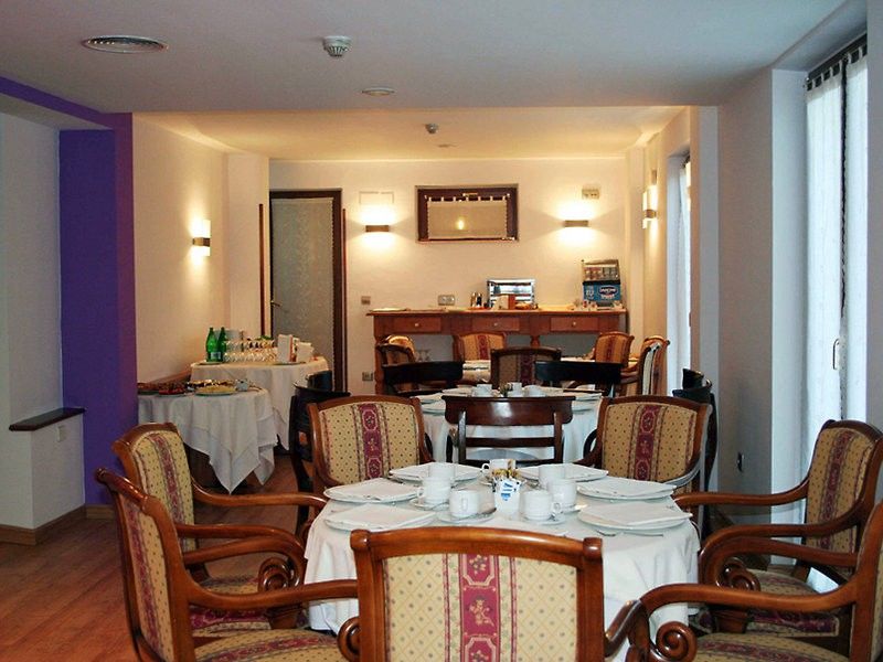 Ayre Hotel Alfonso II Овьедо Экстерьер фото