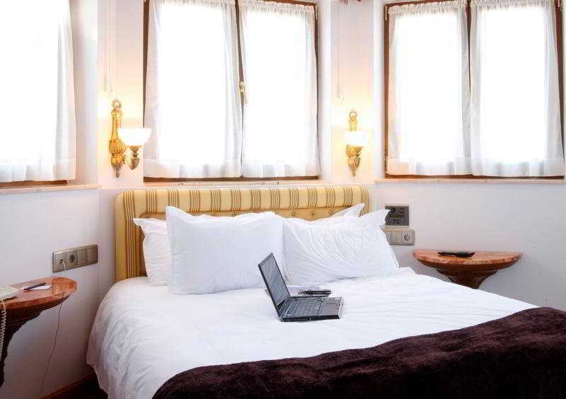 Ayre Hotel Alfonso II Овьедо Номер фото