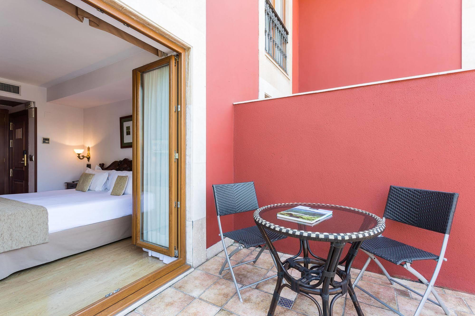 Ayre Hotel Alfonso II Овьедо Экстерьер фото