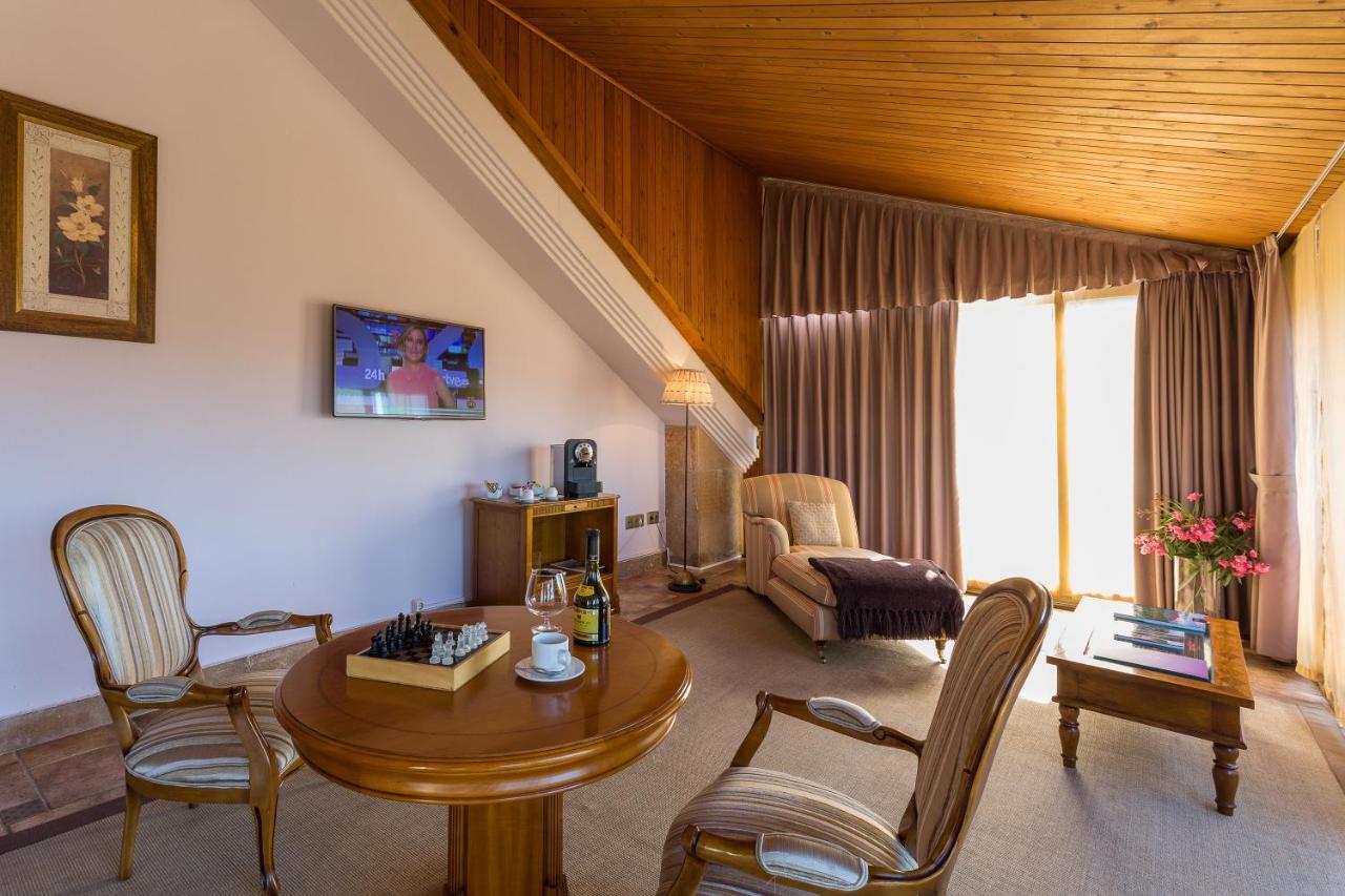 Ayre Hotel Alfonso II Овьедо Экстерьер фото